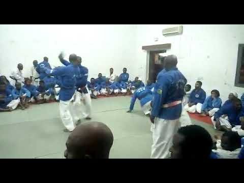 ENFIN JE REMONTE EN SURFACE AVEC MA CEINTURE NOIRE BIEN ACCROCHÉE, APRÈS UN STAGE BLOQUÉ DE PRATIQUEMENT UN MOIS